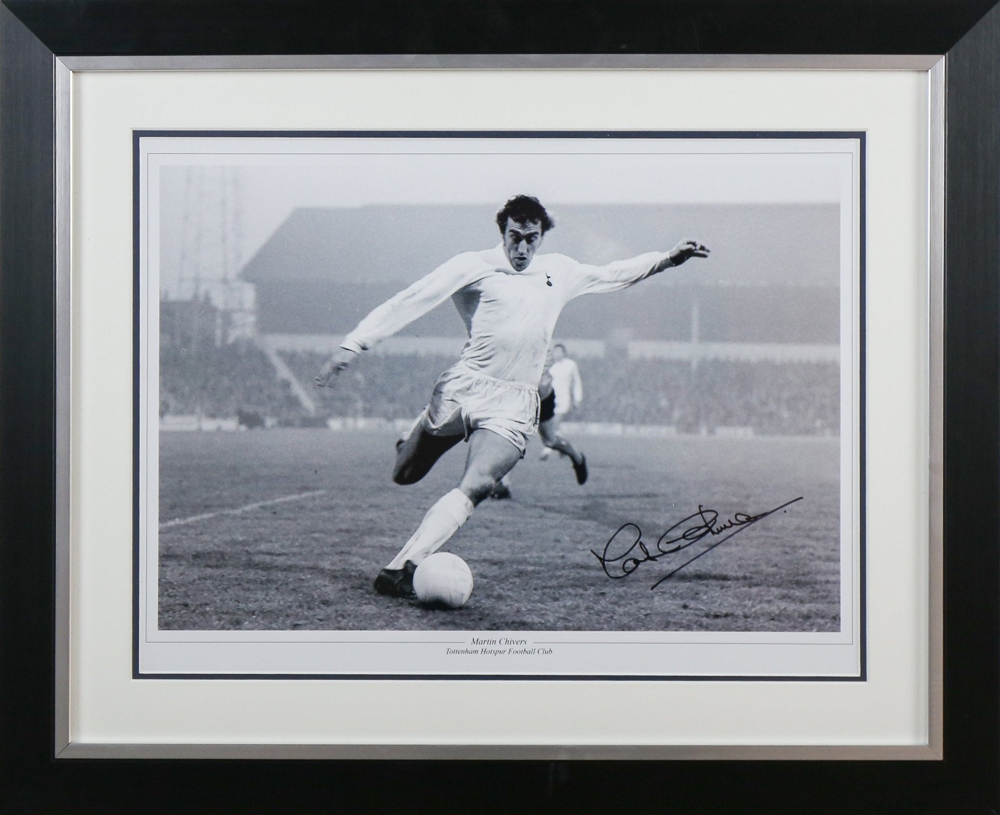 Martin Chivers Signed 12x16 Photograph Framed Display - Memorabilia Framers Shop